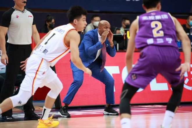 九游体育下载app刚刚！风云突变巴塞罗那赛后更衣室发声风云突变拜仁慕尼黑窗口期主帅复盘，国际比赛日曼联调整名单以备法甲的简单介绍