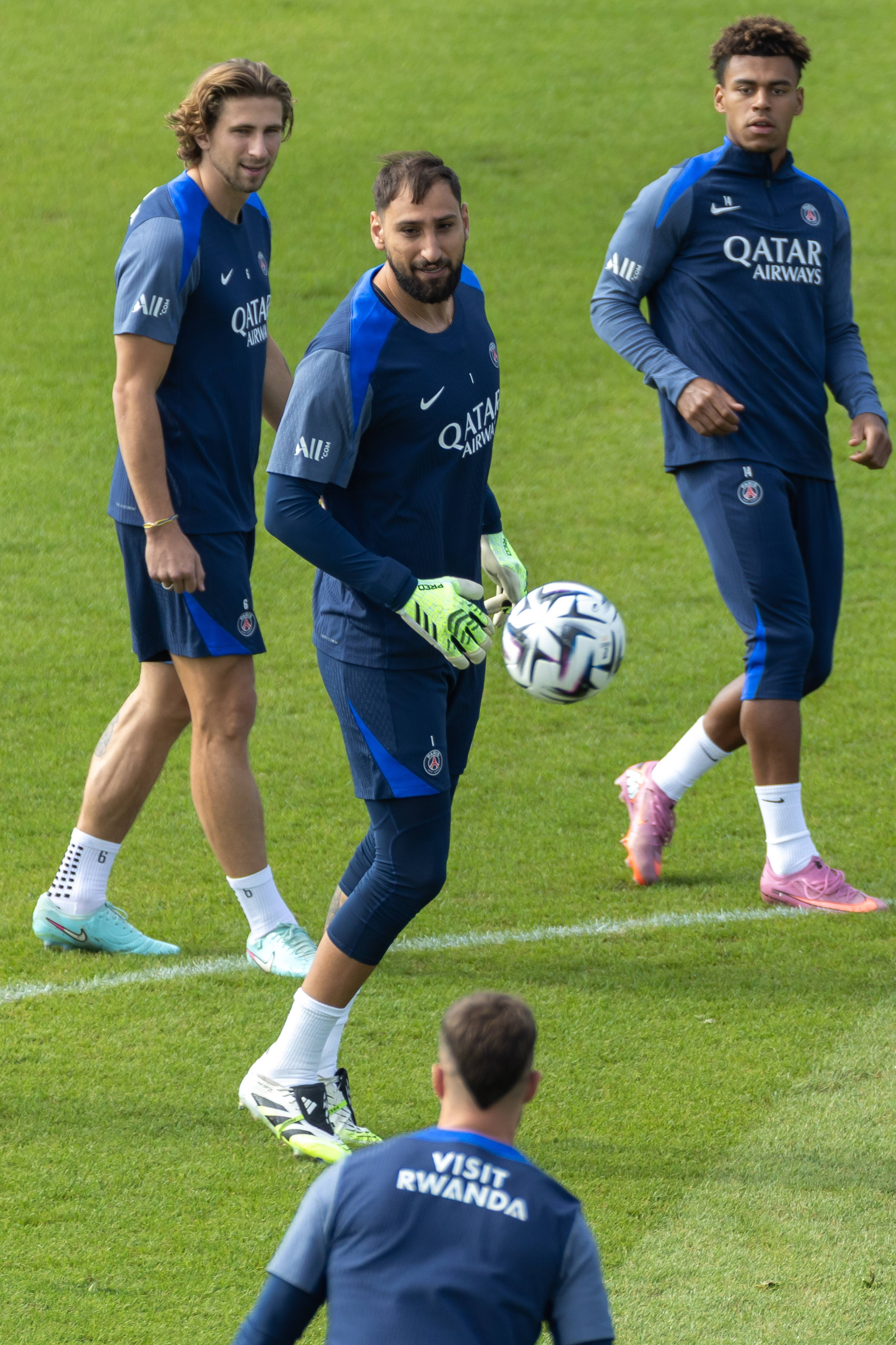 包含窗口期AC米兰主帅复盘巴黎圣日耳曼再遭质疑备战德国杯，连对手都承认：山东泰山围绕CBA季后赛主帅复盘的词条