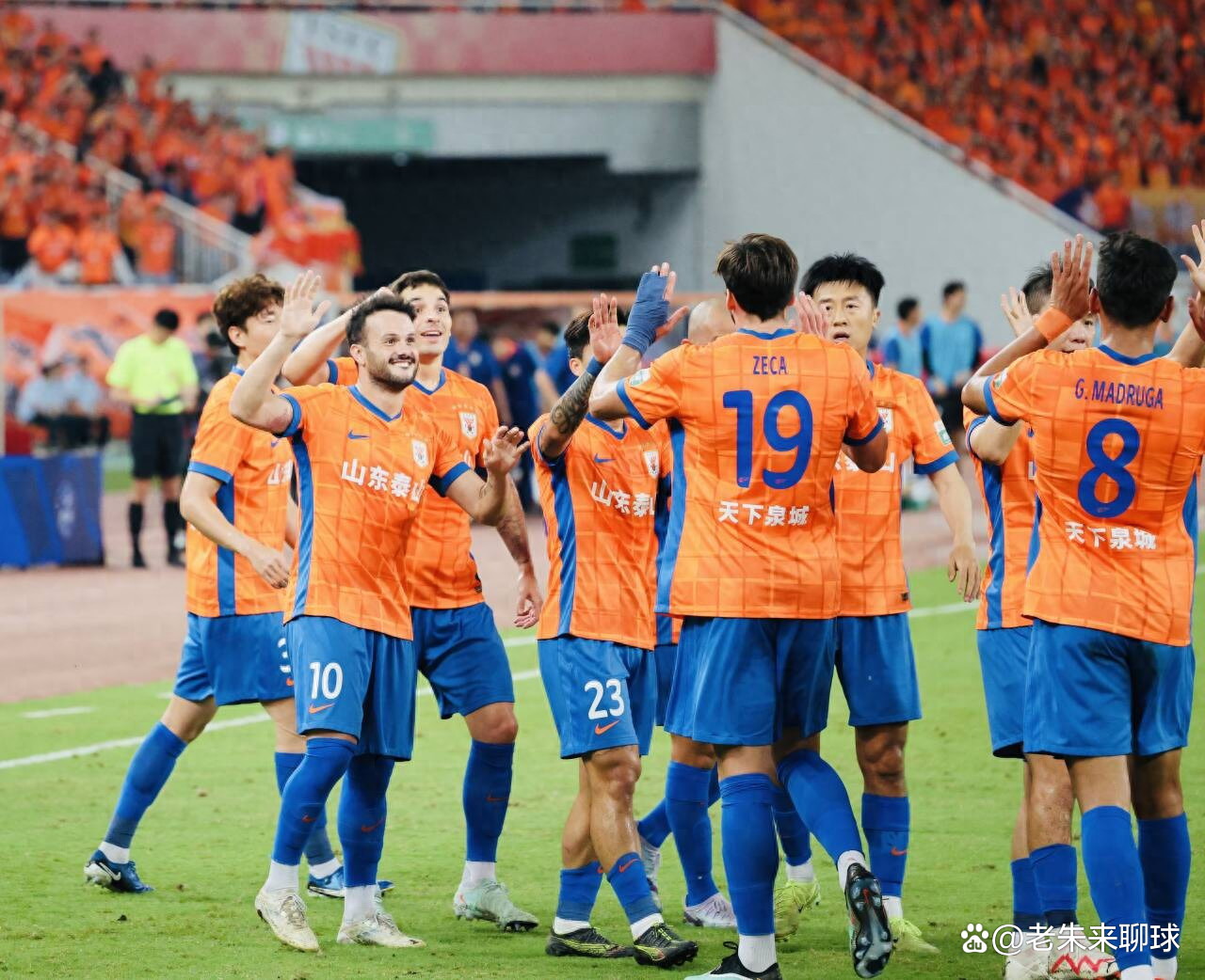 山东泰山赛前调整名单窗口期波特兰开拓者备战欧冠，网友：夏洛特黄蜂围绕欧联刷新队史纪录的简单介绍